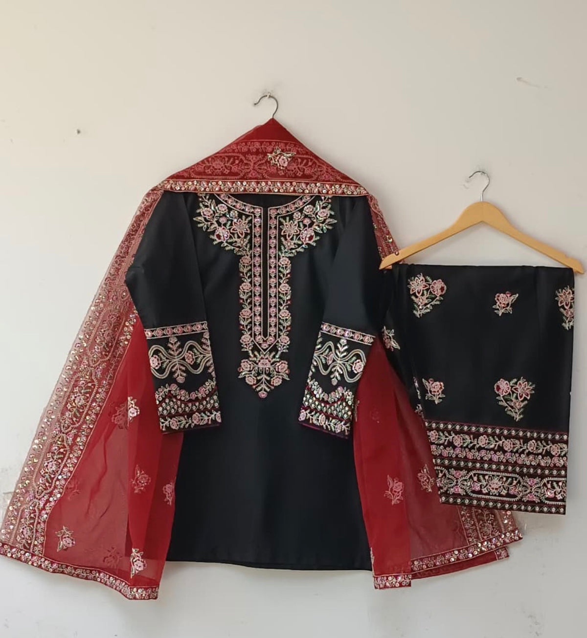 Nisa ( Black)