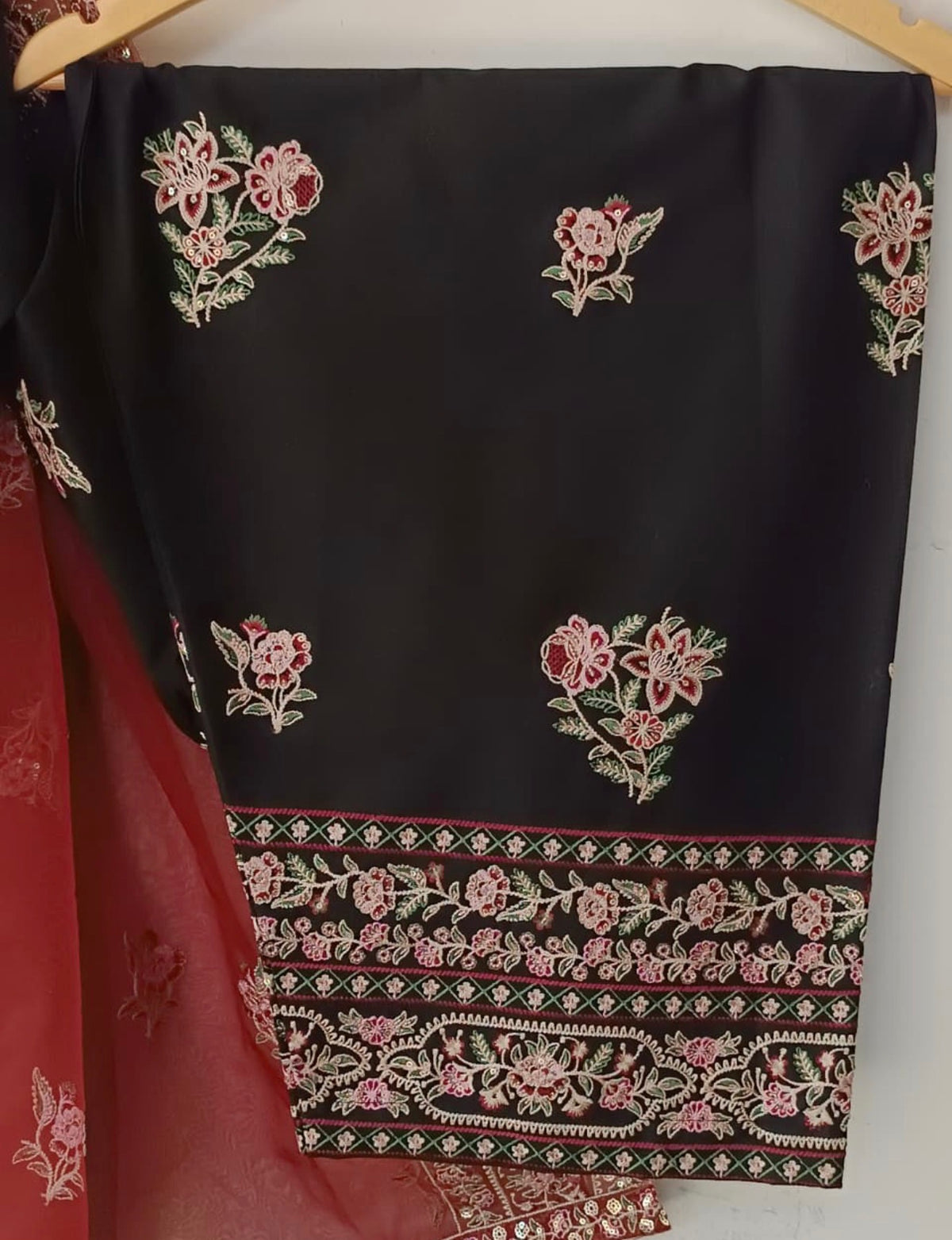 Nisa ( Black)